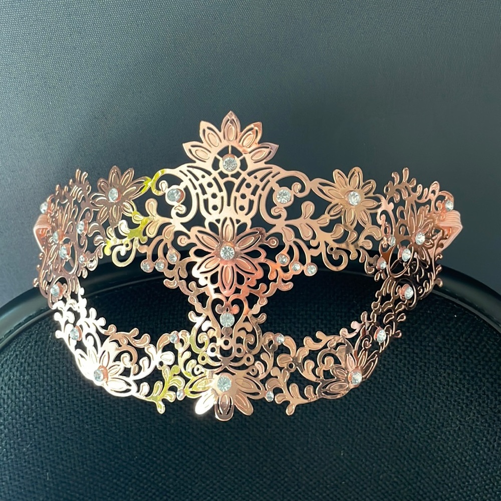 Beautiful copper masquerade mask - moldable